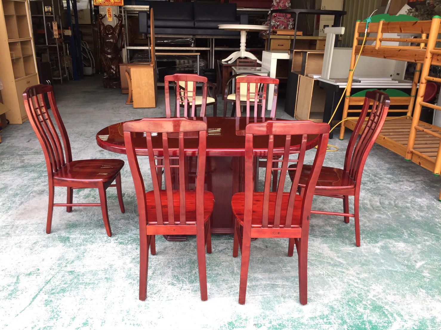 紅木色餐桌椅.jpg